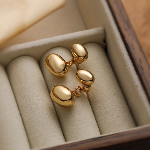 Gold Plated Copper Geometric Stud Earrings Niche Design Bean Shape Minimalist Huggie Earrings For Women Western Style