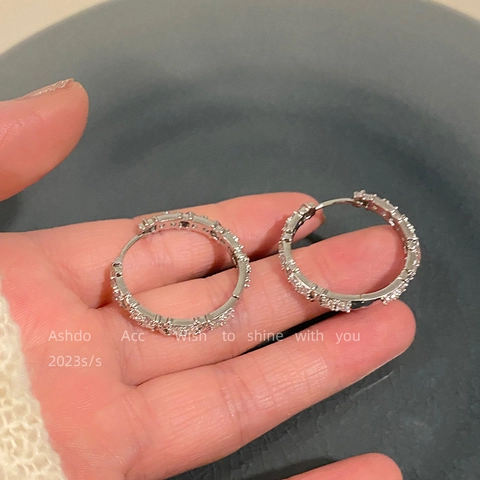Elegante Koperen Hoop Oorbellen Met Micro Pave Zirkoon Hol Kruis Patroon Vintage Hofstijl Luxe Voor Vrouwen