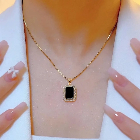 Elegante Collana Con Pendente Rettangolare Acciaio Al Titanio Pietra Nera Zircone Intarsiato Catena A Scatola Dorata Gioielli Donna
