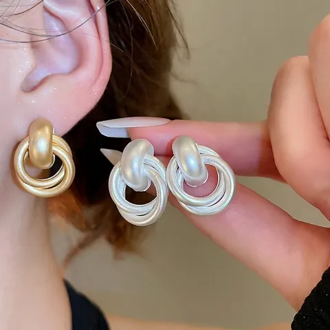 Orecchini A Lobo A Cerchio Geometrico Opaco Intrecciato Con Perno In Argento Sterling 925