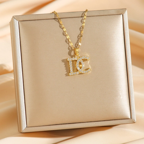 Collana Pendente Acciaio Titanio DC Lettera Micro Intarsiato Zirconia Gioielli Eleganti Per Donne Regalo Moda