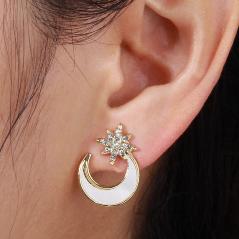 Pendientes De Botón Estrella Luna Elegantes Aleación Chapada En Oro Con Esmalte Blanco Y Diamantes De Imitación