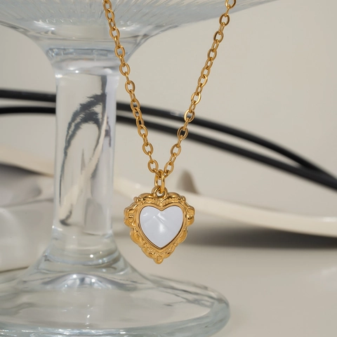 Collana con Pendente a Cuore Festonato Vintage Francese Acciaio Inossidabile 304 Placcato Oro Sottovuoto Gioielli Donna Impermeabile