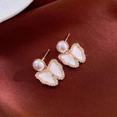 Elegante Schmetterling Künstliche Perlenohrringe Mit Zirkonia Mikropflaster Gold Plattiert Schmuck Für Damen Und Silbernen Ohrsteckern