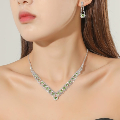 Sieradencollectie Verzilverde Legering Groene Edelsteen Heldere Stras V-Ketting En Oorbellen Voor Bruiloft Banket