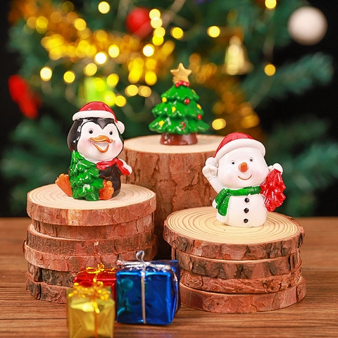 Christmas Miniature Figurines Resin Cute Animals Ornaments Desktop Decor Santa Snowman Reindeer Penguin Bear Micro Landscape