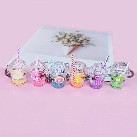 Portachiavi Luminoso a Forma di Tazza di Tè al Latte Con Frutta di Simulazione Liquido Sabbie Mobili Pailletten Ciondolo per Borse