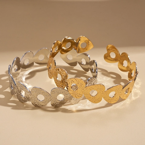 Brazalete Abierto Corazón Hierro Detalles Texturizados Pulsera Moda Minimalista Elegante Mujeres Joyas