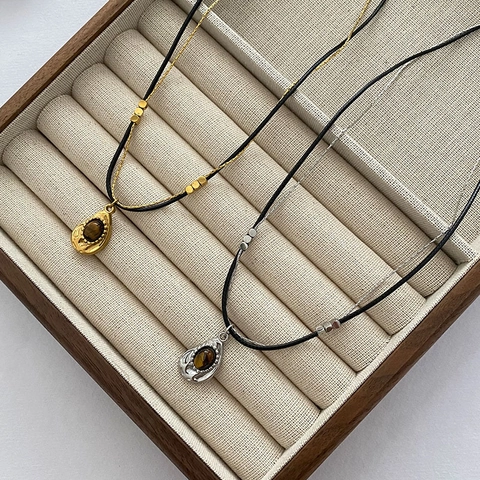 Collier Double Couche Vintage Maillard pour Femmes en Acier Titane avec Pendentif Goutte d'Eau en Oeil de Tigre Collier de Pull