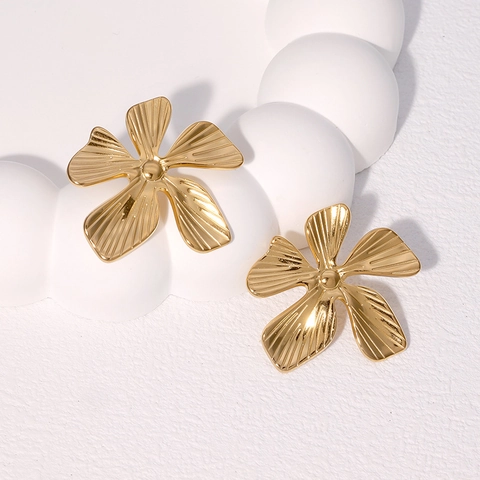 Orecchini A Lobo A Fiore In Acciaio Inossidabile Placcato Oro 18K Petali Texturizzati Gioielli Di Moda Per Donna