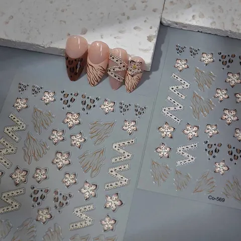 5D Geprägte Nagelaufkleber Ultradünn Wasserdicht Champagnergold Leopard Blumen Buchstaben Designs Für Frauen DIY Maniküre