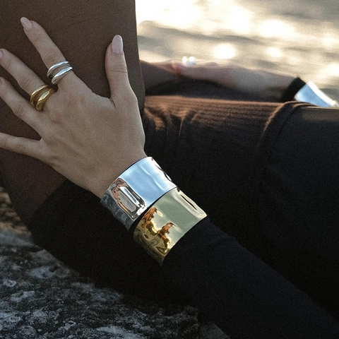 Bracciale Rigido Largo Con Trama Martellata Acciaio Inossidabile Placcato Oro 18K Malocchio Stile Punk Per Donne