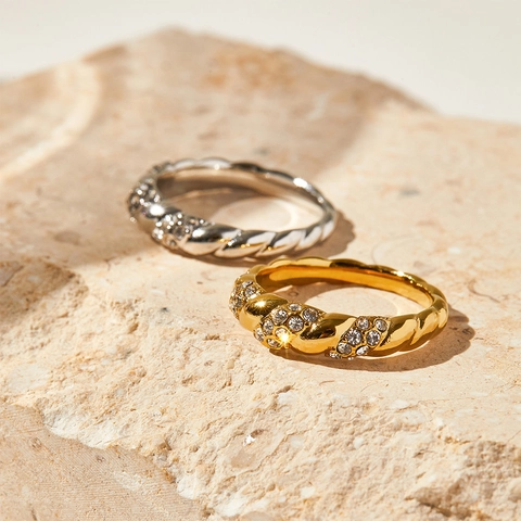 Bague Corde Torsadée Acier Inoxydable Plaqué Or PVD Zircone Texturé Bijoux Vintage Élégants Pour Femmes