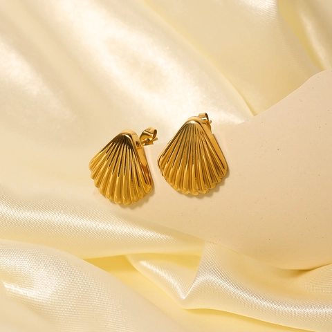 Shell Stud Earrings 18K Gold Plated Stainless Steel Minimalist Elegant Niche Design Jewelry For Women Everyday Wear