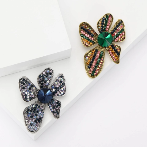Vintage Alloy Full Rhinestone Flower Brooch For Women High Grade Elegant Floral Breastpin Jewelry Costume Clothing Accessories