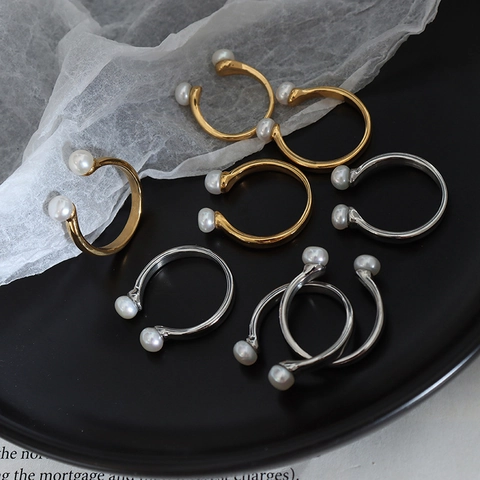 Anello Aperto Barocco Con Perla de Agua Dulce Naturale D'acqua Dolce Acciaio Al Titanio Placcato Oro Forma A U Regolabile Gioielli