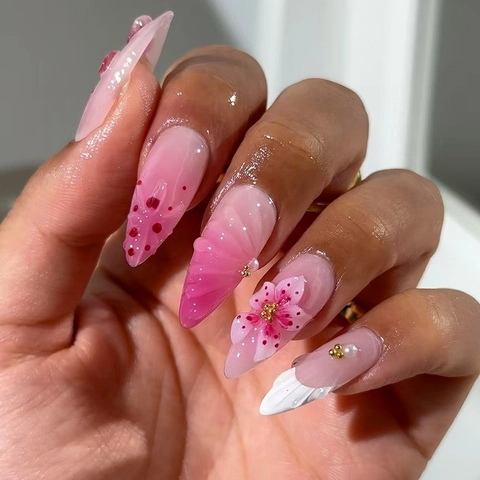 Unghie Finte Press On Rilievo Fiori 3D Sfumato Rosa Bianco Forma Mandorla Plastica ABS Stile Dolce Elegante Per Donne