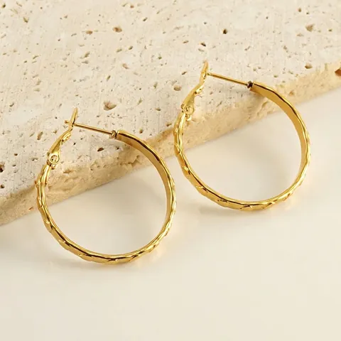 Vintage Gold Plated Stainless Steel Heart Relief Pattern Hoop Earrings For Women Fashion Geometric Jewelry Gift