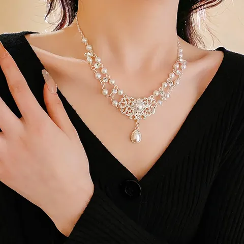 Retro Hof Stijl Lagen Halskette Mit Wassertropfen Anhänger Hohllegierung Imitation Künstliche Perle Strass Luxus Schlüsselbeinkette Für Frauen
