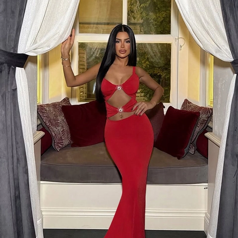 Sexyes Rotes Maxikleid Mit Ausschnitt Design Und Strass Stern Schnallen Neckholder Ärmellos Körperbetont Meerjungfrau Saum