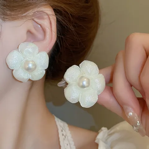 Elegante Camellia Bloem Oorknopjes Legering Nep Kunstparel Met 925 Sterling Zilveren Oorbelstift Zoete Stijl Vrouwen