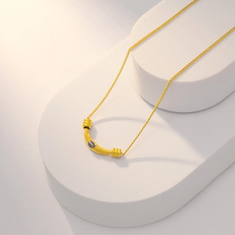 Collana con Pendente a Mezzaluna in Acciaio al Titanio Placcato Oro 18K Pietra Artificiale Geometrica Moda Pendolare Gioielli Donna