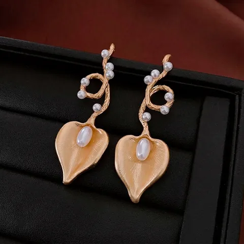 Pleated Heart Dangle Earrings With Silver Earring Post Alloy Imitation Artificial Pearl Vintage Calla Lily Leaf Shape For Women