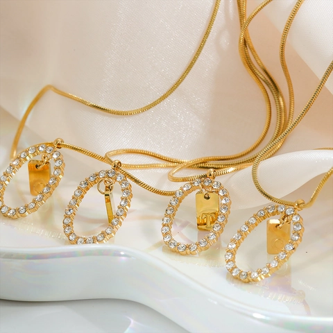 Collana con Pendente a Lettera Iniziale in Acciaio Inossidabile per Donna Elegante Catena a Serpente Oro Strass Intarsiato Gioielli di Moda