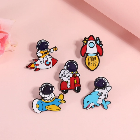 Broche en Émail Astronaute Espace Fusée Ensemble de Badges en Alliage de Zinc Style Japonais Pour Sac à Dos Étudiants Décoration Vêtements