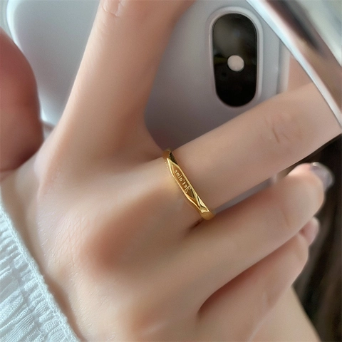 Bague en Acier Inoxydable Plaqué Or Gravée Français Je T'aime Pour Femme Martelée Facettée Niche Bijoux Rétro Cadeau Romantique