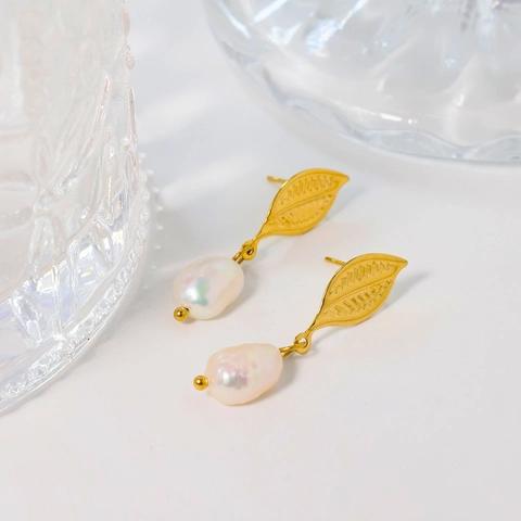 Boucles D'oreilles Puces Feuille Avec Künstliche Perle De Culture Baroque Naturelle Acier Titane Bijoux Élégants Pour Femmes