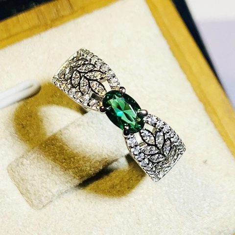 Women Copper Ring With Oval Green Zircon Hollow Wheat Ear Leaf Design Emerald Style Jewelry White Gold Plated
