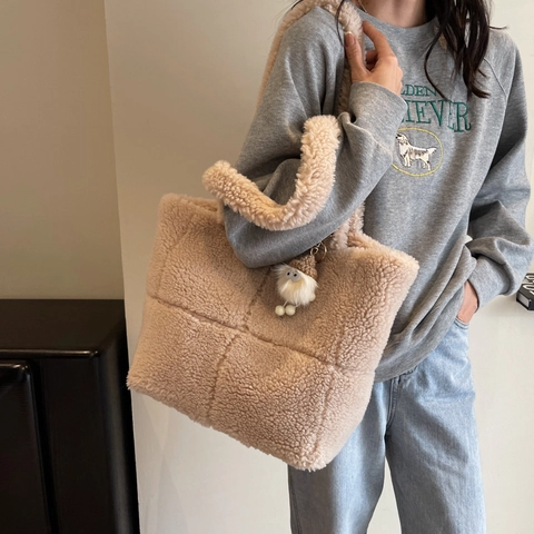 Women Plush Tote Bag Lamb Wool Quilted Shoulder Bag Large Capacity Autumn Winter Casual Handbag With Cute Pendant
