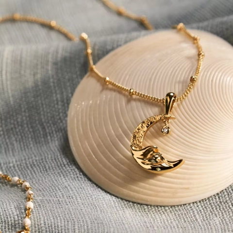 Collar Con Colgante De Luna Creciente Y Estrella Bañado En Oro De 18K Acero Inoxidable Cobre Con Opalo Zircon Joyas