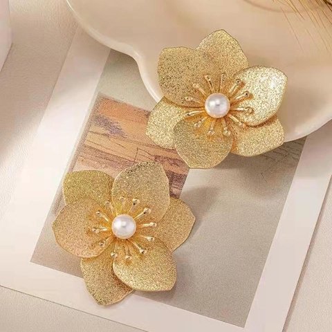 Orecchini a Bottone a Petalo di Fiore Esagerati Vintage Francese Con Perla Artificiale Lega Oro Opaco Gioielli Donna