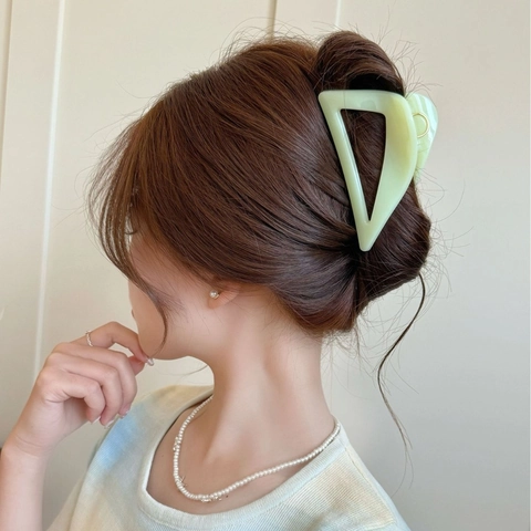 Large Geometric Triangle Hair Claw Clip Hollow Acetate Acrylic Hairpin Elegant Minimalist Headwear For Women