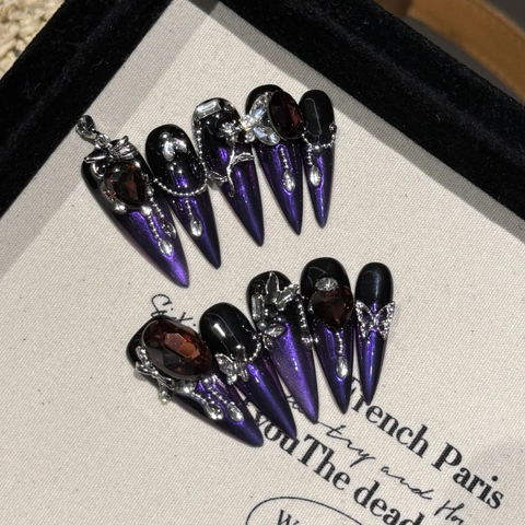 Unghie Finte Fatte a Mano Gothic Viola Scuro Nero Occhio di Gatto Sfumate Lunghe Stiletto Con Strass Lega Farfalla Gioiello Unghie