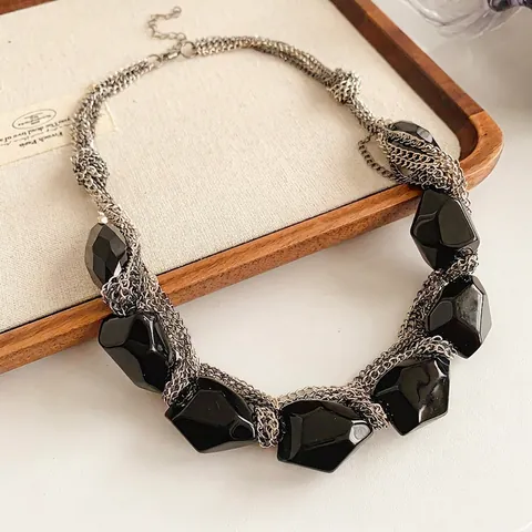 Collar De Declaración Con Piedras De Acrílico Facetadas Negras Y Cadena De Hierro Multicapa Color Plata Joyería Punk Mujeres