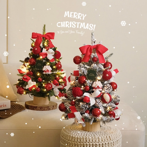 Mini Albero Di Natale Artificiale Decorazione Da Tavolo Con Luci LED Fioccato Di Neve Ornamenti Di Pigne Per La Casa