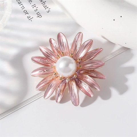 Elegant Enamel Pink Daisy Flower Brooch For Women Zinc Alloy Artificial Pearl Sweet Floral Corsage Anti-exposure Pin Jewelry