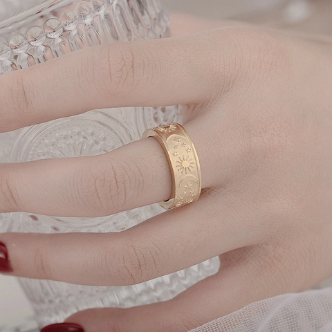 Anillo Grabado Sol Luna Estrella de Acero de Titanio Bohemio para Hombres Mujeres Acabado Mate Vintage Joyería de Banda Celestial Regalo