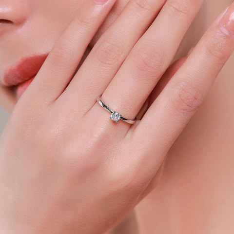 Klassischer Solitärring 925 Sterlingsilber Runder Zirkonia Vierkrallenfassung Eleganter Hochzeitsverlobungsschmuck Für Damen