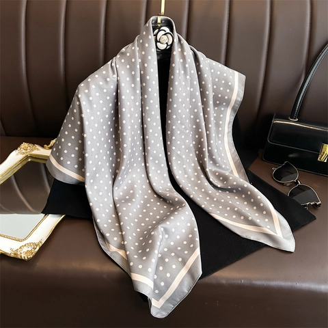 Elegante Pañuelo Cuadrado de Satén Con Lunares para Mujer Ligero Pañuelo de Sarga Accesorio de Moda para el Cabello Bufanda Chal