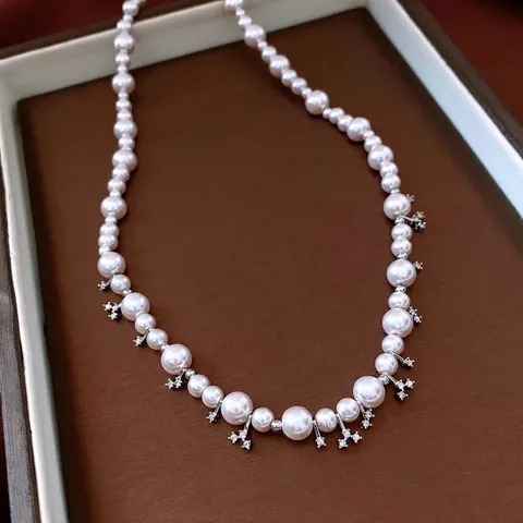 Elegante Gegradueerde Kunstparelketting Met Micro Ingelegde Zirkonia Sterbedeltjes Verstelbare Franse Stijl Voor Dames
