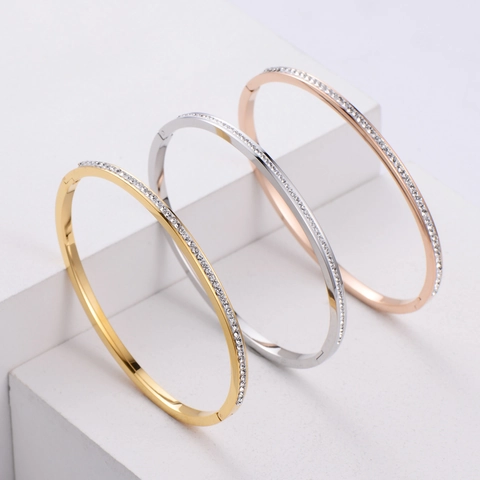 Bracciale Rigido In Acciaio Inossidabile Per Donna Singola Fila Di Zirconi Minimalista Elegante Fibbia A Cerniera Placcato Oro 18K