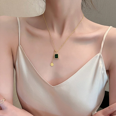 Collar Con Colgante De Esmeralda Rectangular De Acero De Titanio Cadena Asimétrica Ajustable Gargantilla Para Mujer