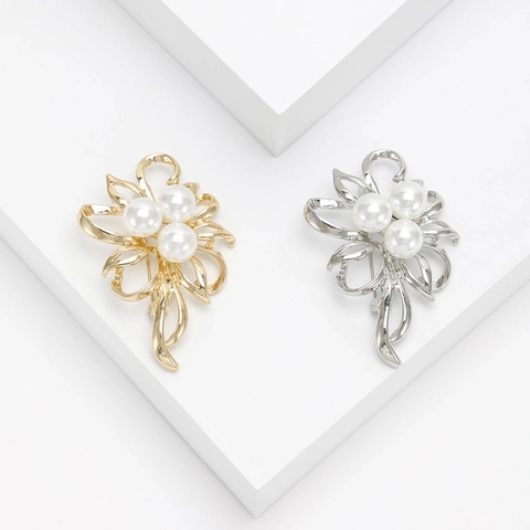 Elegante Broche de Flor de Aleación con Perla Artificial Delicado Diseño de Cinta Floral Accesorios de Traje de Moda para Mujer Boda Banquete Regalo