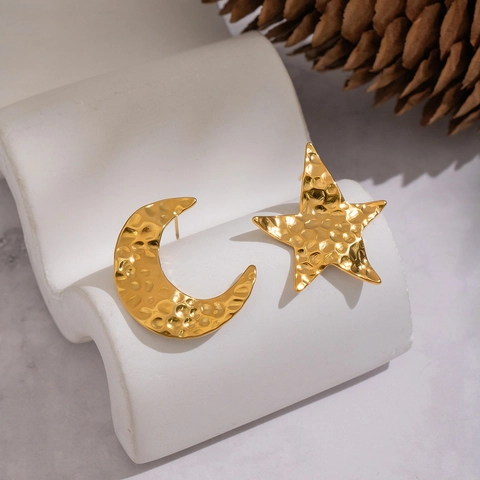 Gehämmerte Stern Und Mond Asymmetrische Ohrstecker Vergoldeter Edelstahl Wasserdicht Hypoallergen Schmuck Für Damen