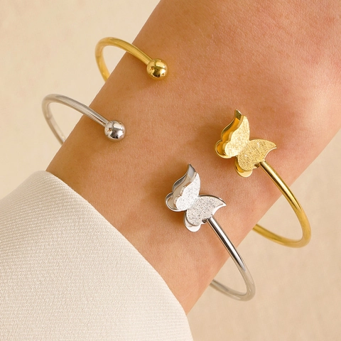 Bracciale Rigido Aperto In Acciaio Al Titanio Farfalla Piuma Incisione Love Finitura Opaca Regolabile Per Donna Gioielli