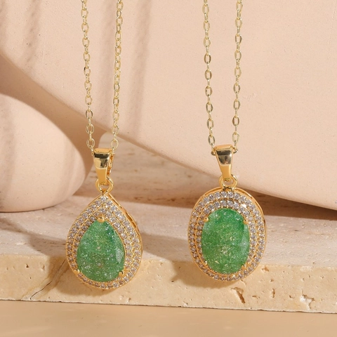 Elegante Collar con Colgante de Circonia Verde Esmeralda de Cobre Chapado en Oro de 14K para Mujer Forma de Gota de Agua Ovale Joyas